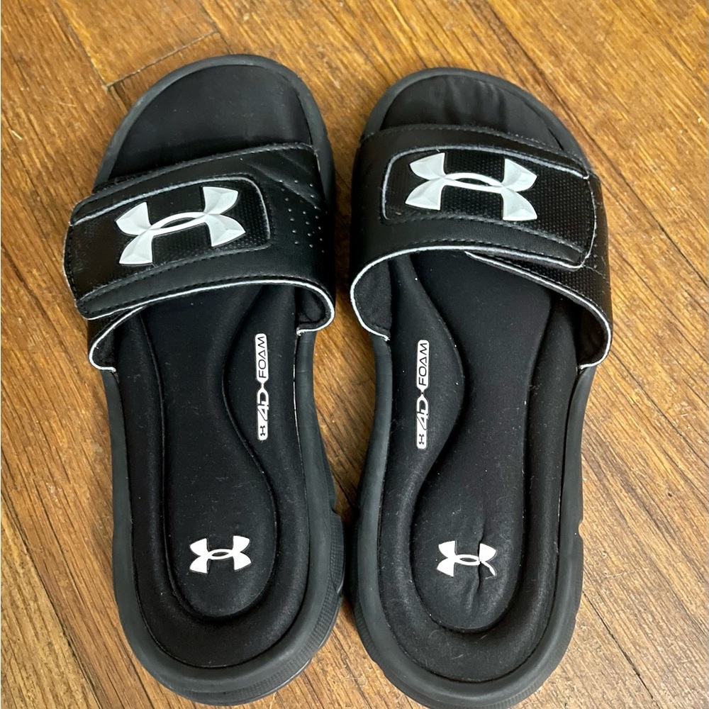 Under Armour ~ 4D Foam Slides ~ Size 5